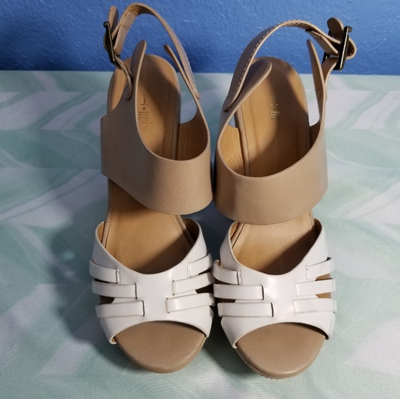 Shoes - Tan White Wedges 8